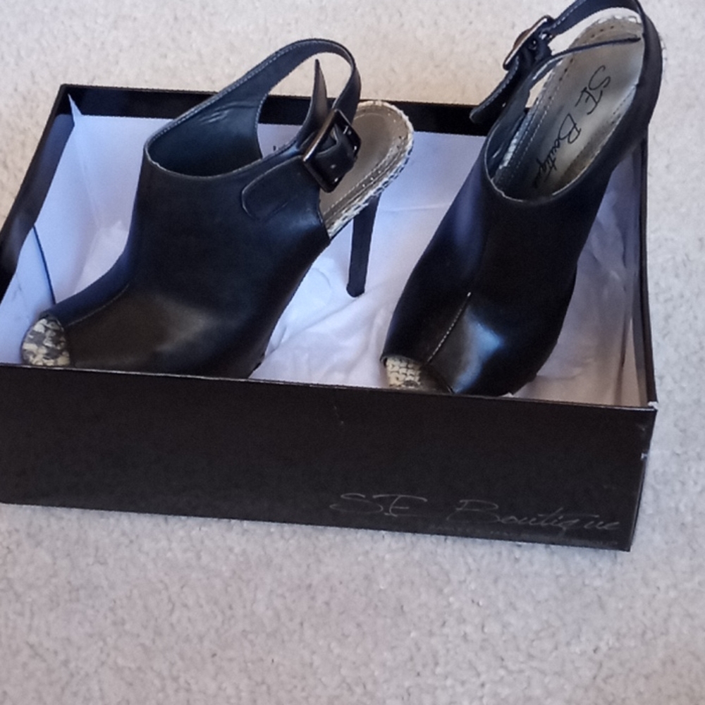 Heels black shoes